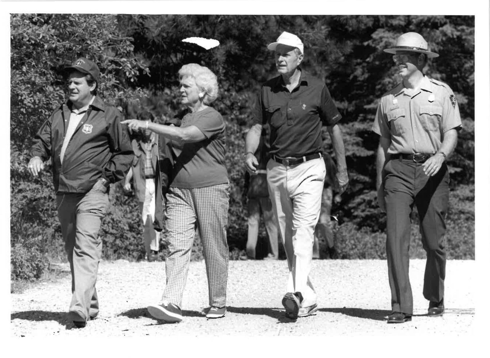 Bushes visit Mount Rushmore (10).jpg